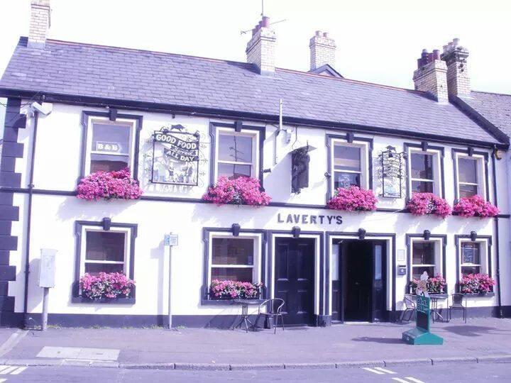 Randalstown 拉维尔提黑牛宾馆酒店 外观 照片